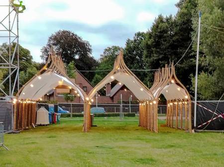 Bamboo tents - Structures side by side