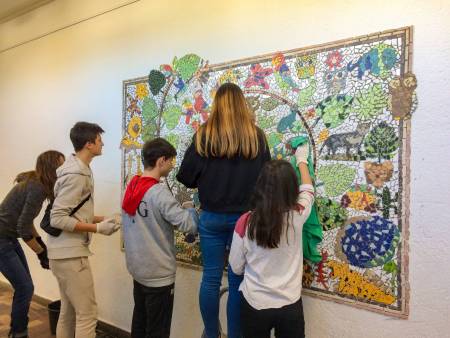 Mosaic - Jungle Spiral schoolchildren in action