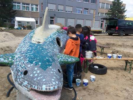 Mosaic - Whale - Pupils in action